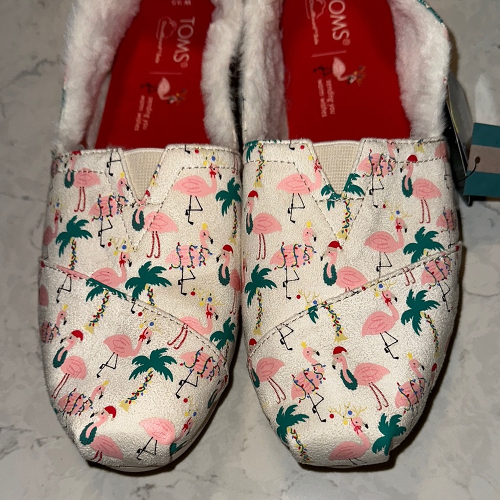 NWT Toms Glow-in-the Dark Christmas Flamingo Slippers - Picture 3 of 9